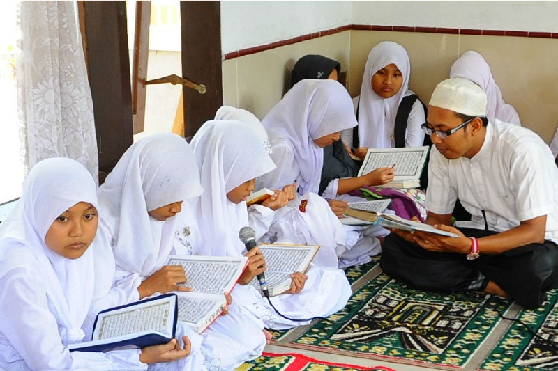 Manfaat Tadarus  Al Qur an Selama Bulan Ramadhan Trippers id