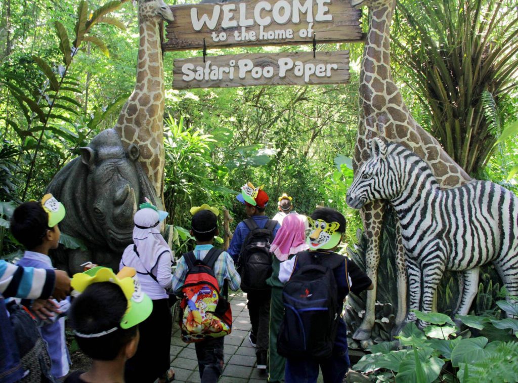 taman safari terbesar di indonesia